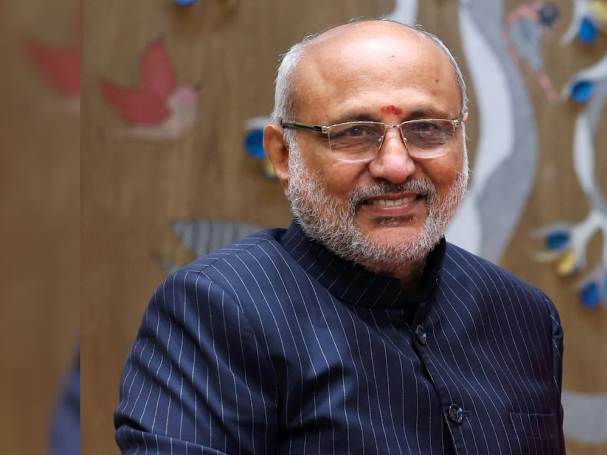 Vice President : उपराष्ट्रपतींना पगार किती मिळतो? भारत सरकारकडून घरासह काय काय सुविधा मिळतात?