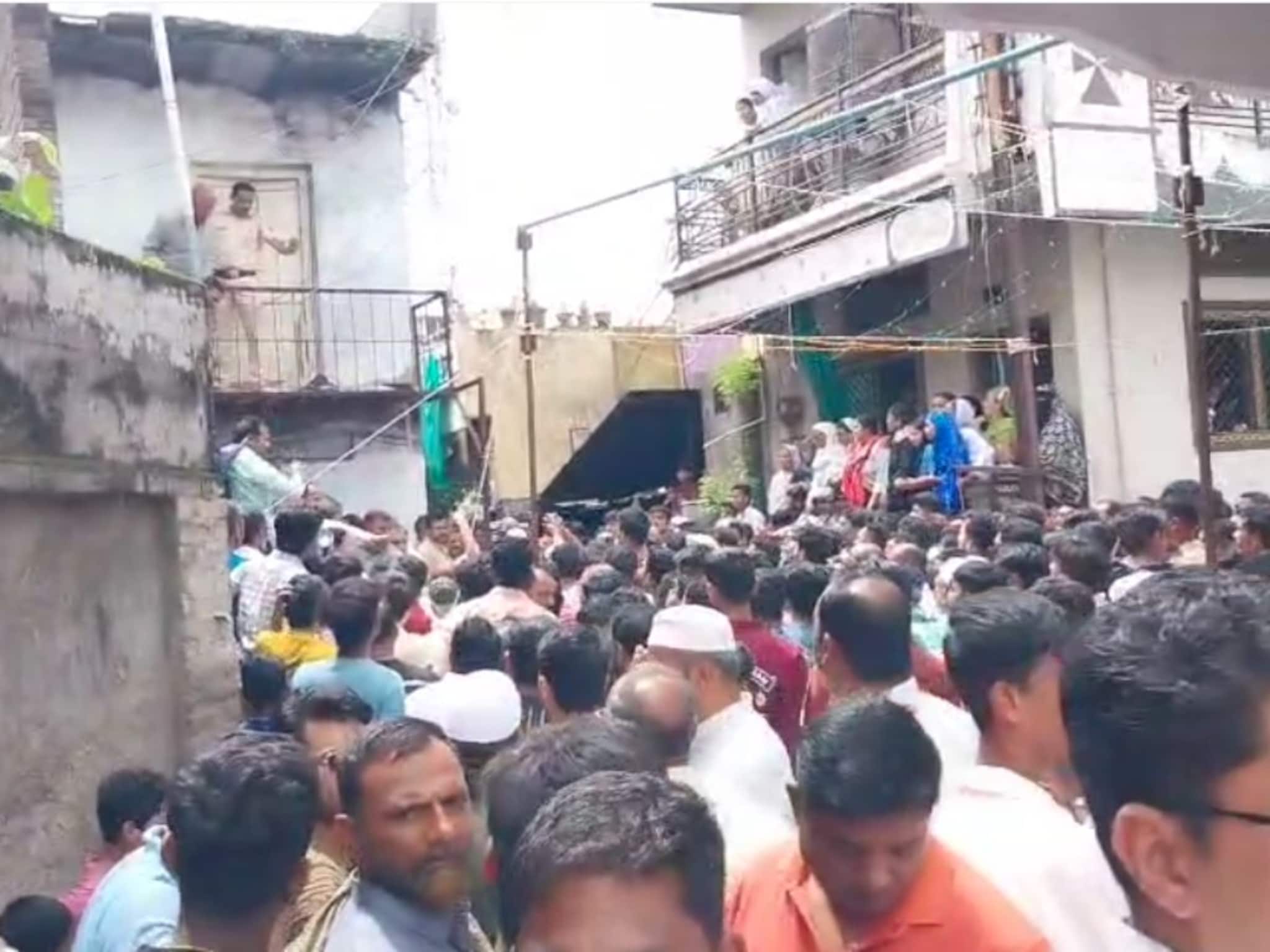 खेळताना अचानक गायब, चिमुकल्यासोबत घडलं भयंकर, शेजारच्या घरात आढळला मृतावस्थेत