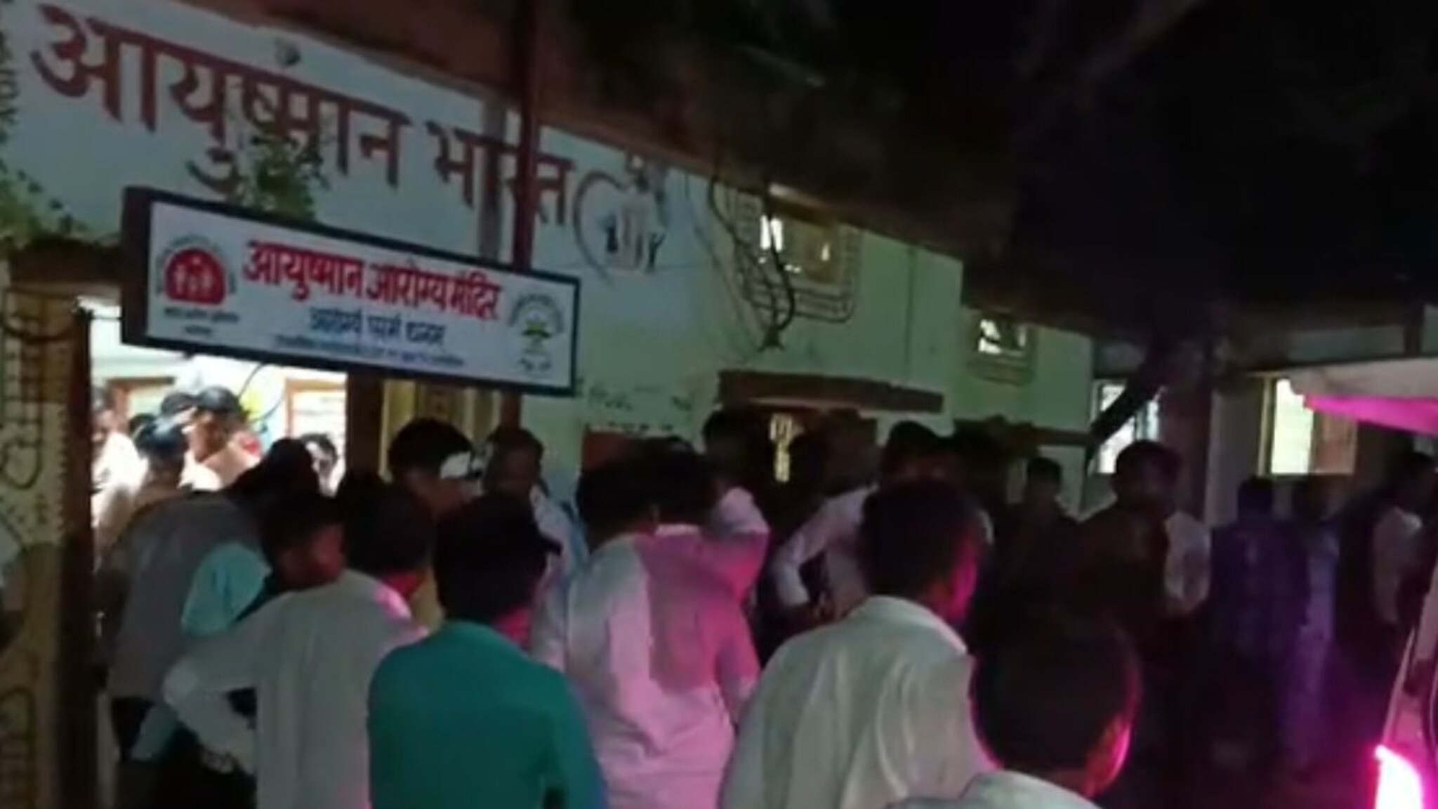 Crime News : आधी गाडी अडवली, मग कोयत्या काठ्यांनी बेदम चोपलं, धाराशीवमध्ये शासकीय कर्मचाऱ्यांवर जीवघेणा हल्ला Crime News : आधी गाडी अडवली, मग कोयत्या काठ्यांनी बेदम चोपलं, धाराशीवमध्ये शासकीय कर्मचाऱ्यांवर जीवघेणा हल्ला