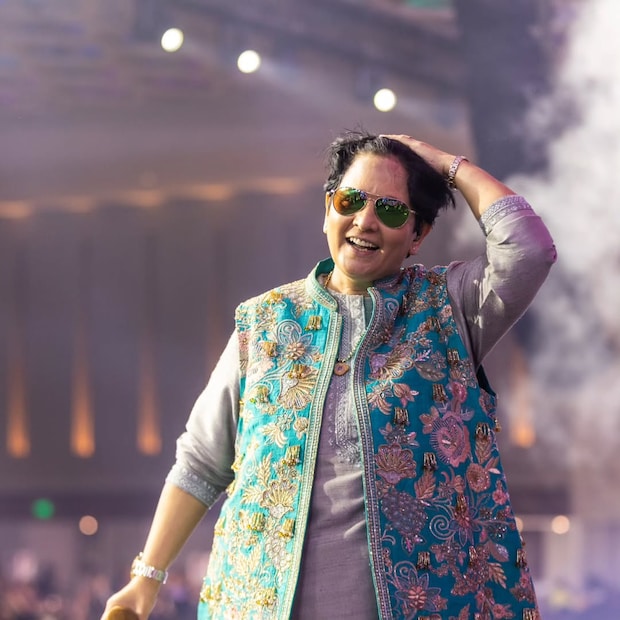 फाल्गुनी पाठकला दांडिया क्वीन म्हणून ओळखलं जातं. तिने 1998 मध्ये तिच्या गायन कारकिर्दीला सुरुवात केली.