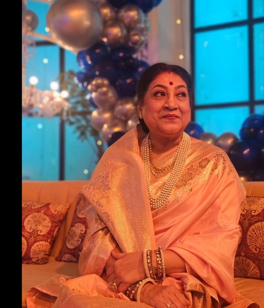  "माझी आई नंतर माईला जाऊन खूप ओरडली होती. माई म्हणाली मी गमंत केली होती तिची, ते खरं थोडी आहे. पण मी ते सिरियसली घेतलं. त्यामुळे आजही मला कोणी म्हटलं की तू छान दिसतेस, तर मला ऑकवड होतं", असंही स्वाती यांनी सांगितलं.