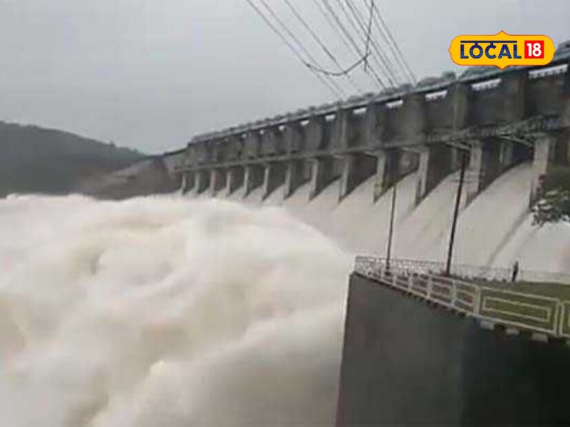 नाशिक जिल्ह्यात सुरू असलेल्या मुसळधार पावसामुळे जायकवाडी धरणामध्ये मोठ्या प्रमाणावर पाण्याची आवक होत आहे. जायकवाडी धरण पूर्ण क्षमतेने भरलेले असल्याने जायकवाडीचा विसर्ग 3 लाख 6 हजार क्युसेक्स पर्यंत वाढवण्यात आल्याने जालन्यातील तब्बल दहा हजार नागरिकांचे स्थलांतर करण्याची वेळ प्रशासनावर आली आहे.