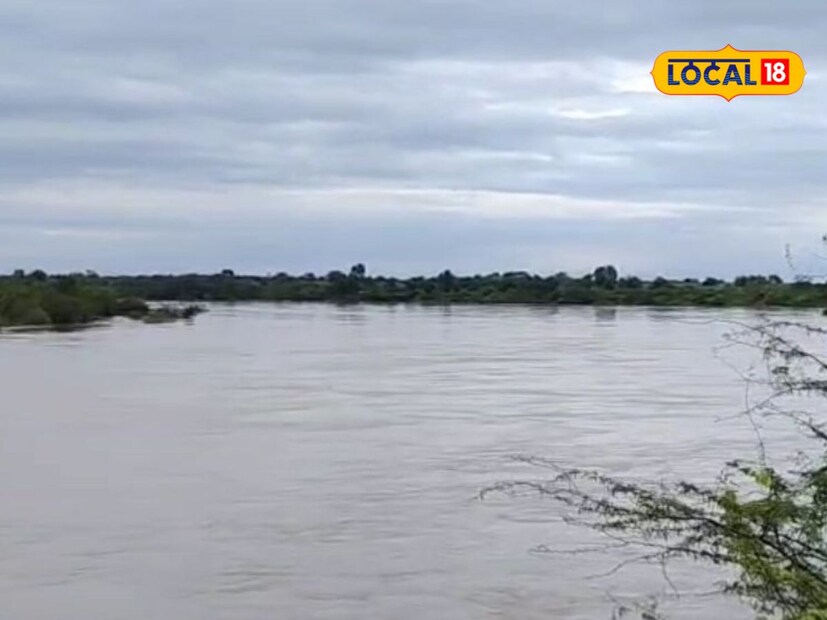 जालना जिल्ह्यातील अंबड आणि घनसावंगी तालुक्यातील गोदाकाठी असलेल्या एकूण 38 गावांपैकी 32 गावातील नागरिकांचे स्थलांतर करण्यात आले, तर परतूर तालुक्यातील चार गावांचे स्थलांतर करण्यात आलं असून मंठा तालुक्यातील सात गावांना ही स्थलांतरित व्हावे लागले.