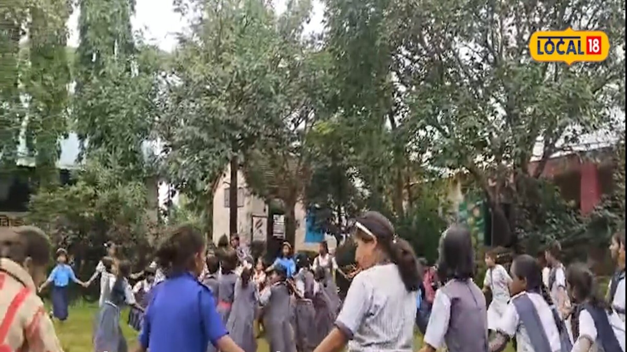 हादगा-भोंडला साजरा करून कोल्हापूरच्या शाळेने जपली परंपरा