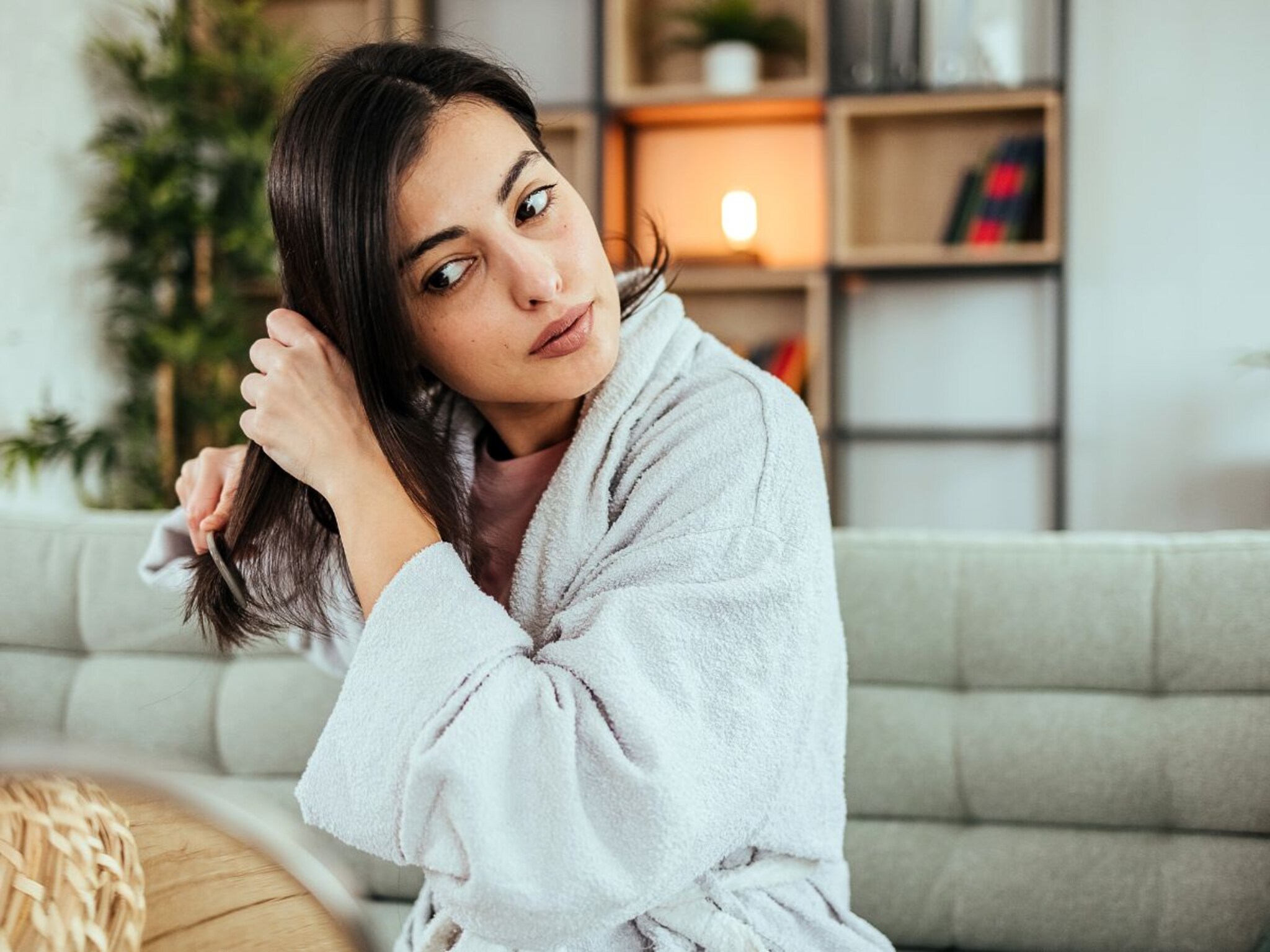 Hair Growth Tips : बांधायचे की खुल्ले ठेवायचे, काय केल्याने केस लांब वाढतात? समजून घ्या सिंपल टिप्स