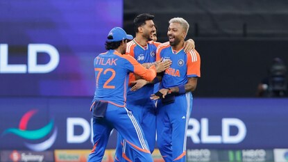 पहिल्याच ओव्हरमध्ये पाकिस्तानची दाणादाण, हार्दिकने घेतलं गोल्डन डक, बुमराहनेही सोडलं नाही पहिल्याच ओव्हरमध्ये पाकिस्तानची दाणादाण, हार्दिकने घेतलं गोल्डन डक, बुमराहनेही सोडलं नाही