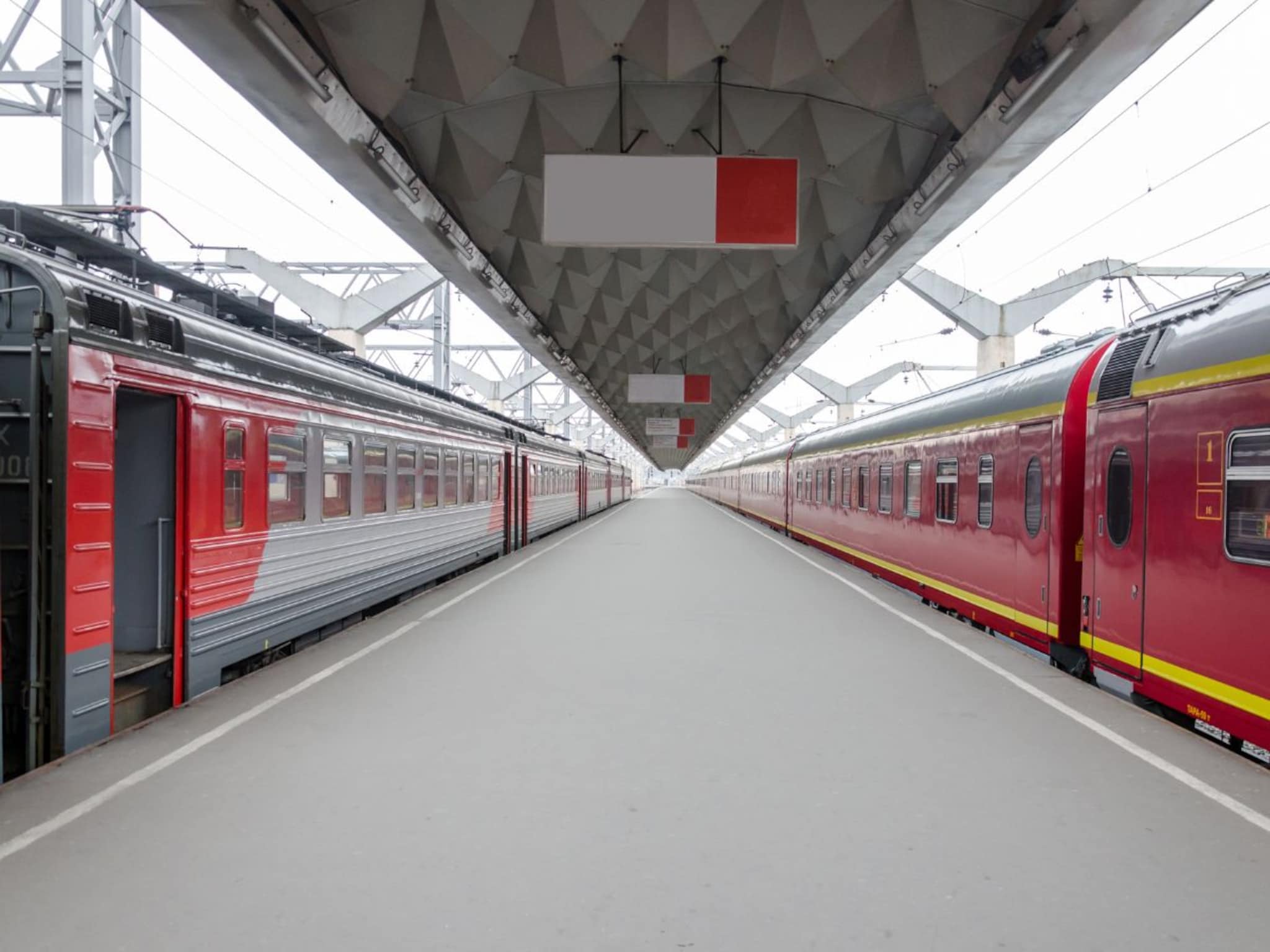 Indina Railway : ट्रेन लेट झाली? मग काय करायचं, प्रत्येक प्रवाशाला माहित असावेत हे नियम