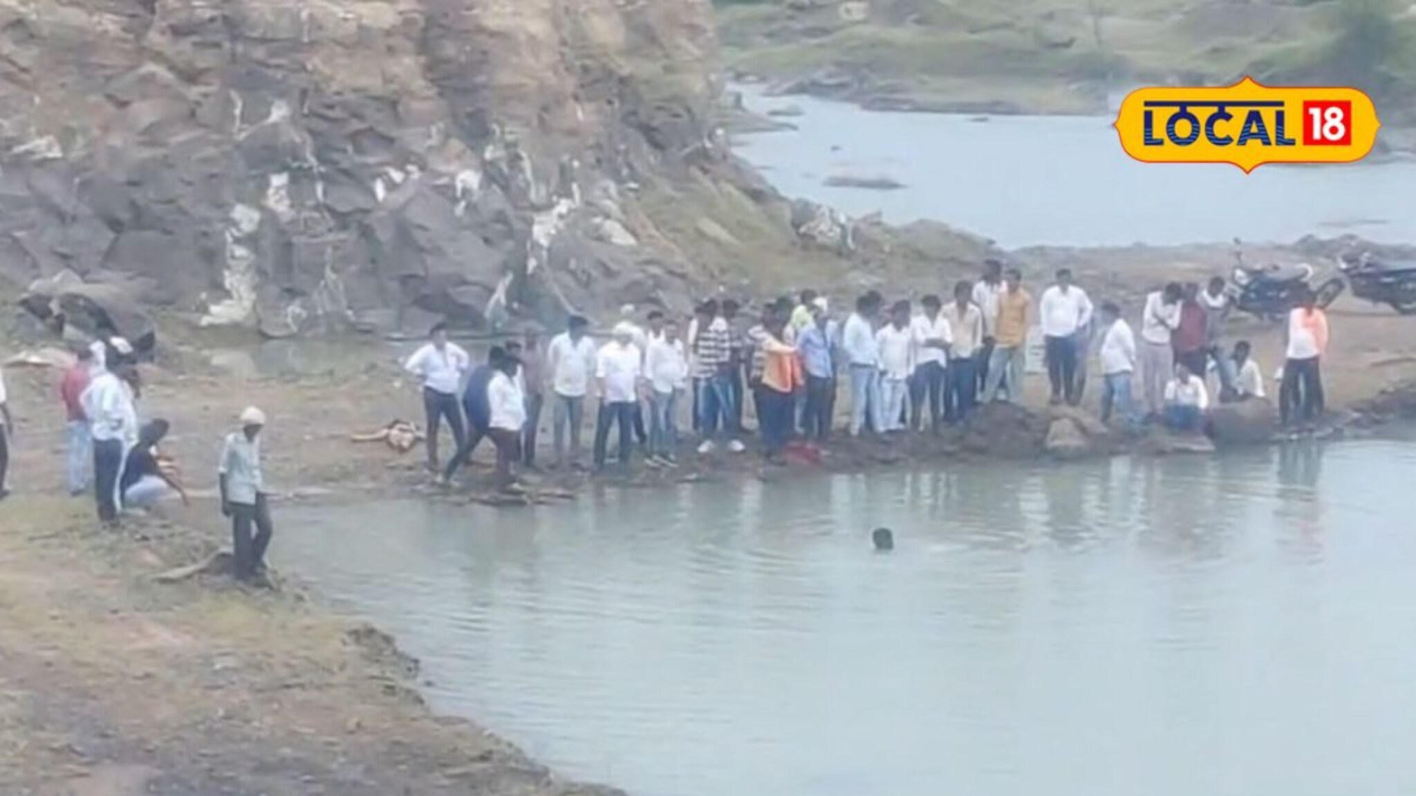 फोटो काढायला गेले अन् जिवाला मुकले, जालन्यात खदाणीत बुडून दोन मित्रांचा अंत