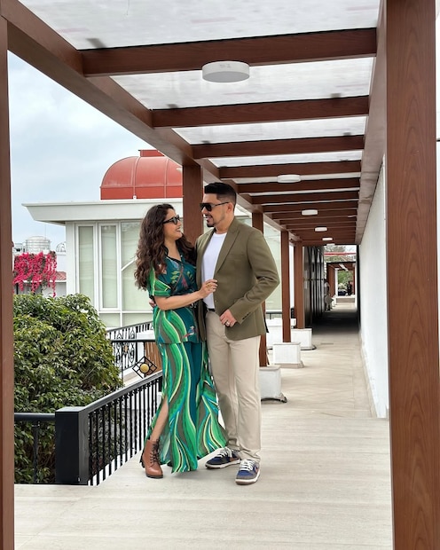 माधुरीने डॉ. नेने यांच्यासोबतच्या नात्याला 'कला आणि विज्ञानाचे' सुंदर मिश्रण म्हटले. 