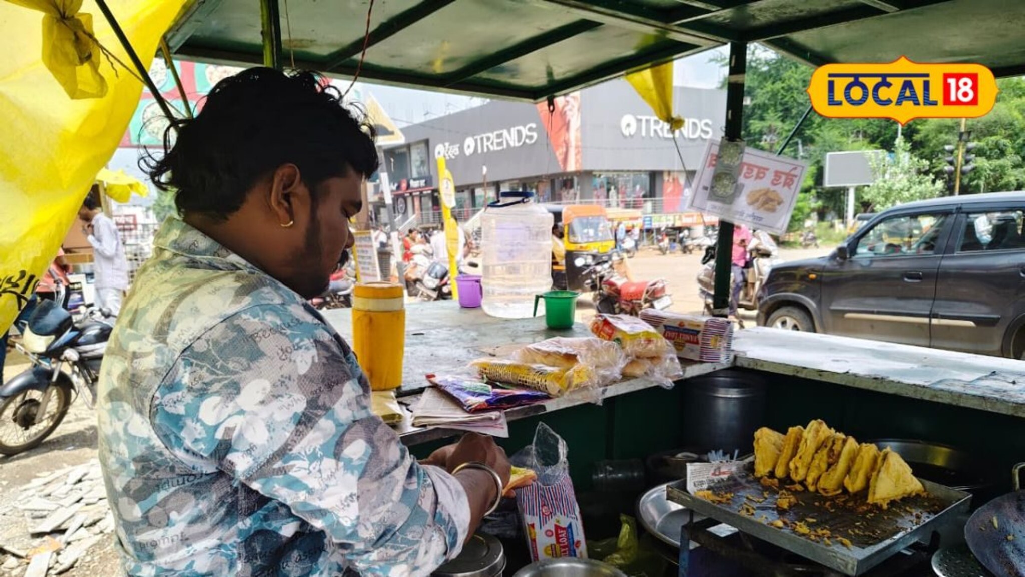 Success Story: तरुणाची कमाल, लोडिंग ऑटोमध्ये सुरू केले नाश्ता सेंटर, महिन्याला 80 हजारांचा नफा, Video