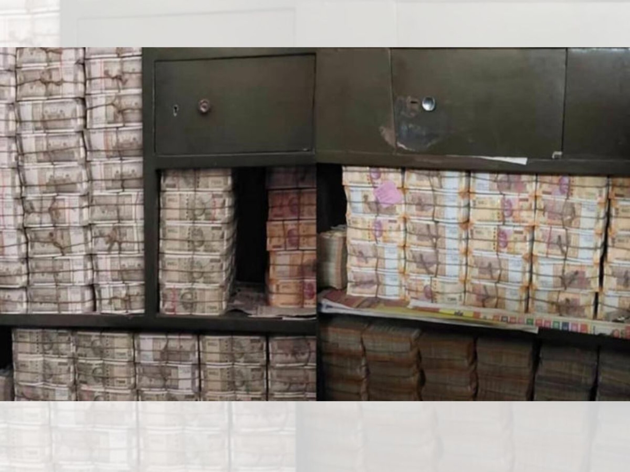 शिक्षकाने शूजच्या बॉक्स, देवघरात लपवले इतके कोटी; घरातील पैसा पाहून पोलिसांच्या पायाखालची जमीन सरकली