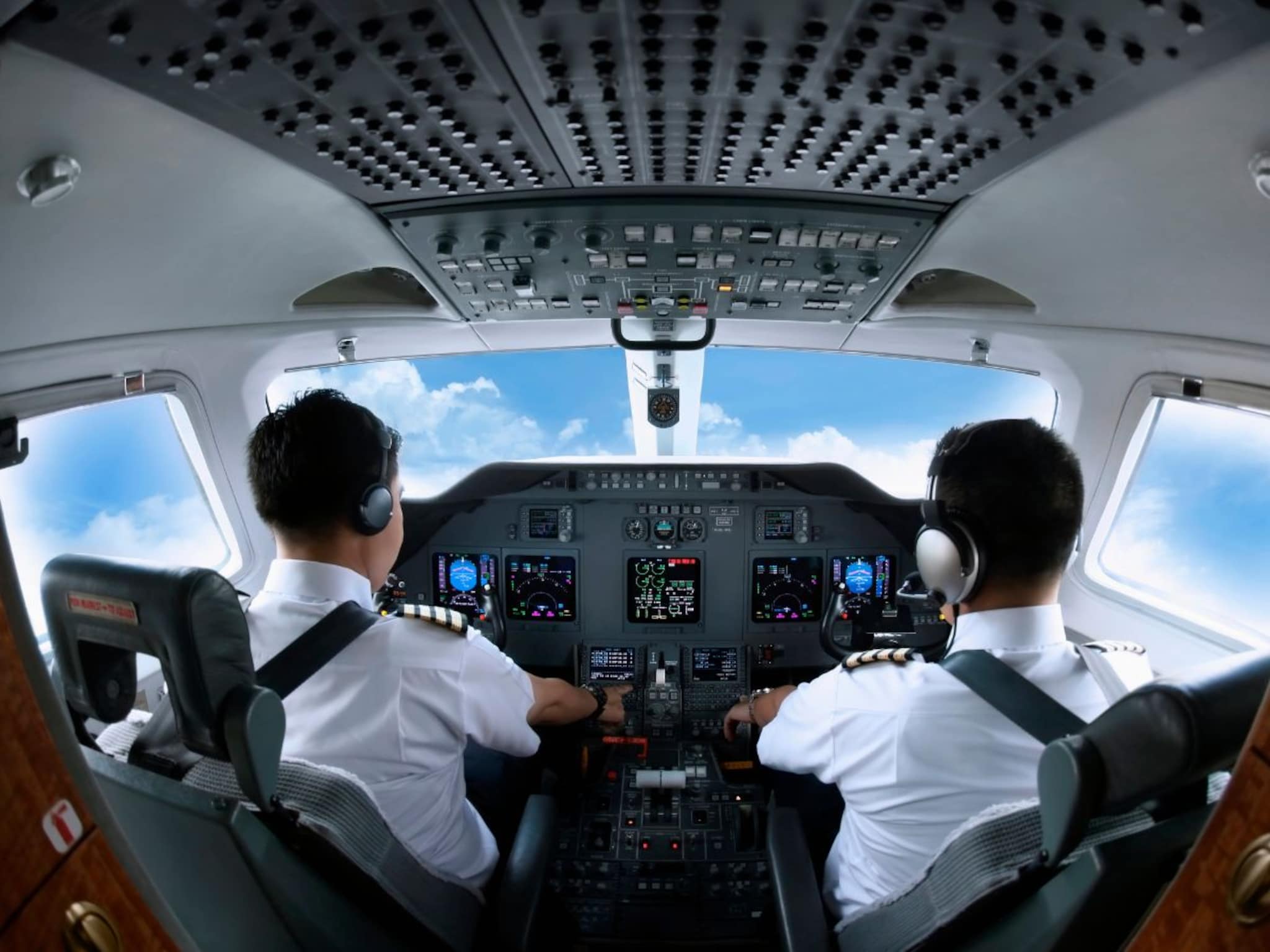 Airplane Fact : विमान उडवताना परफ्यूम्स का लावत नाहीत पायलट? यामागचं कारण ऐकाल तर म्हणाल, "अरे बापरे! असं पण असतं का?"