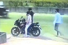 Pune: तो बाइकवर वाट पाहत होता अन् दोघे मागून आले आणि कोयत्याने हल्ला चढवला, पुण्यातला भयानक VIDEO