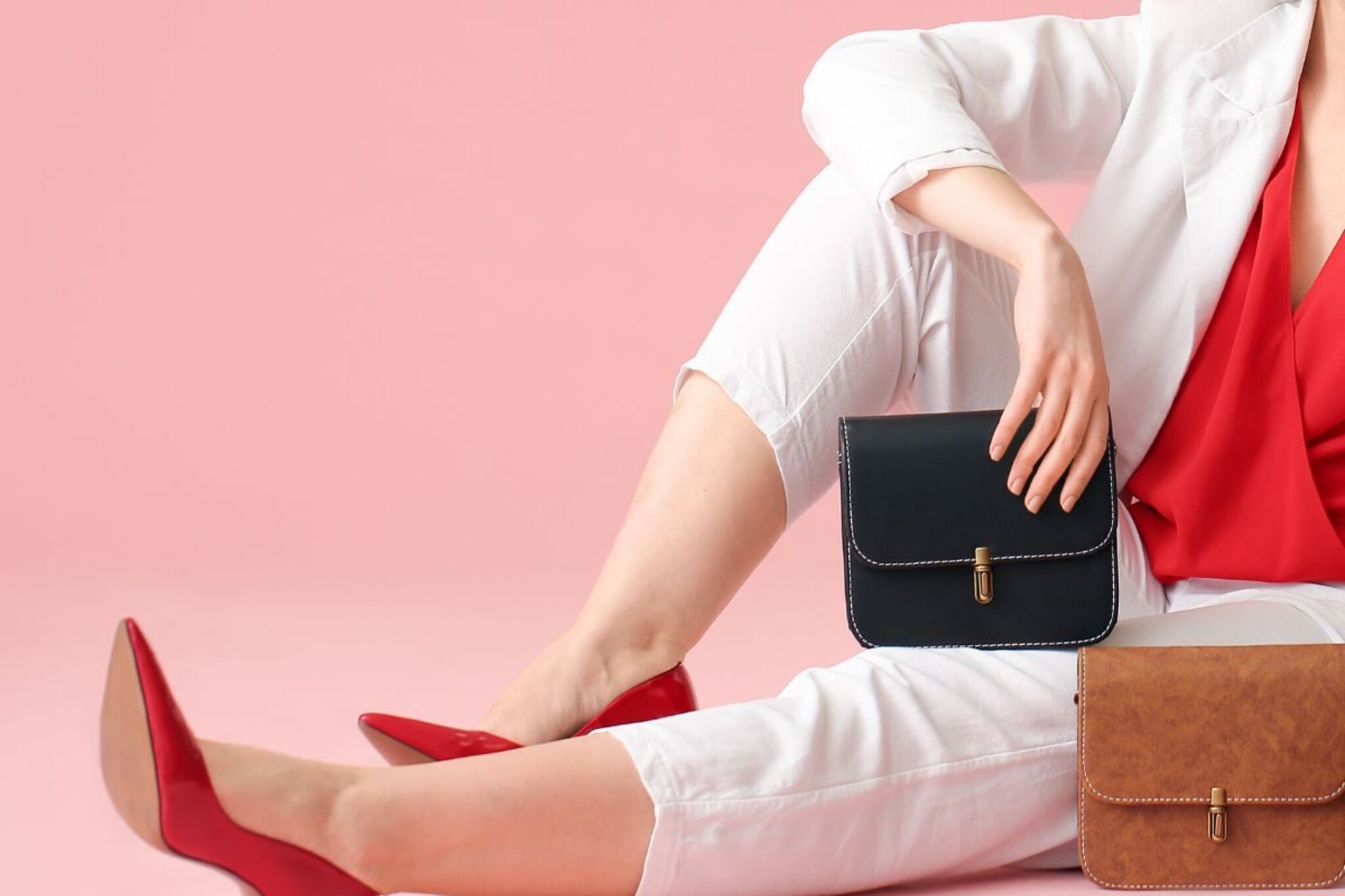 सिनेमात काम देते म्हणून 2 तरुणींना नरकात ढकललं, अभिनेत्रीचं भयानक कृत्य