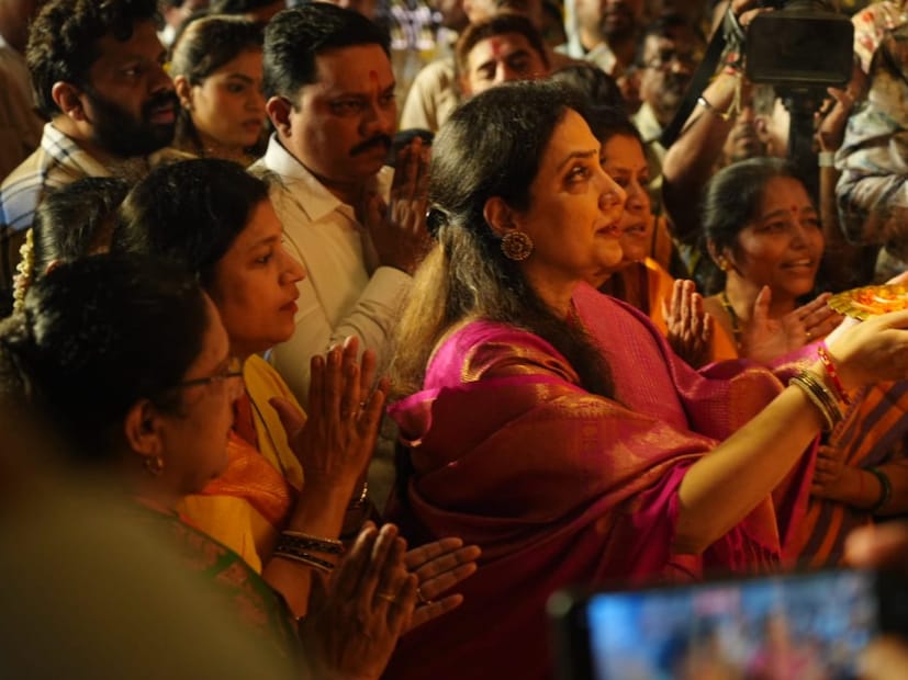 पण, यावेळी असा शिंदे गटाच्या महिला कार्यकर्ता आणि ठाकरे गटाच्या कार्यकर्त्यांमध्ये कोणताही वाद झाला नाही.  
