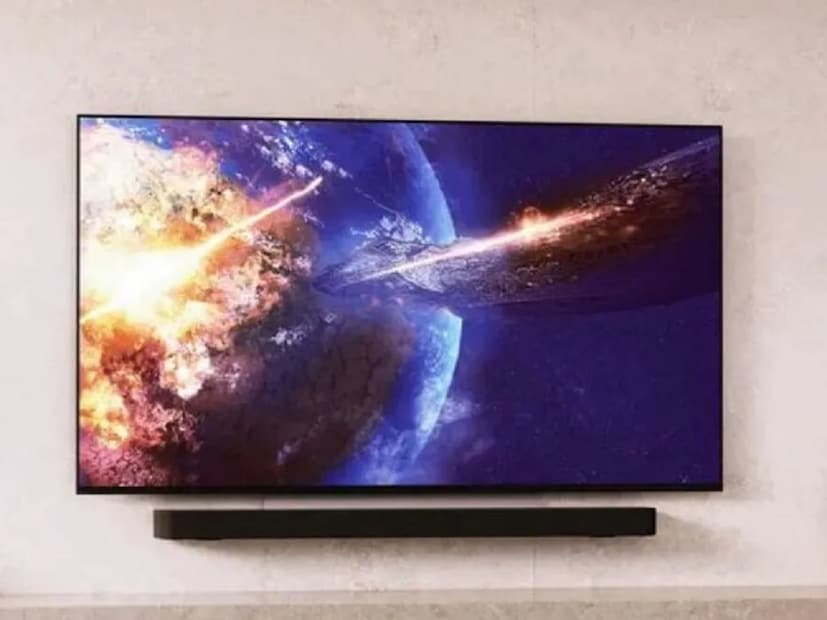 अपडेट फाइल टीव्हीच्या स्टोरेजमध्ये सेव्ह केल्या जातात. म्हणून टीव्हीवर पुरेशी जागा असणं देखील खूप महत्त्वाचं आहे. मोठे अपडेट करण्यापूर्वी अनावश्यक अॅप्स काढून टाका. बहुतेक स्मार्ट टीव्हीमध्ये फक्त 1GB RAM असल्याने, सॉफ्टवेअर इंस्टॉलेशनमध्ये प्रॉब्लम येऊ नये म्हणून अपडेट सुरू करण्यापूर्वी सर्व बॅकग्राउंड अॅप्स बंद करा.