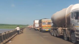 Solapur Flood: सीना नदीचा महापूर ओसरायला सुरुवात, सोलापूर – पुणे, सोलापूर – कोल्हापूर वाहतूक पुन्हा सुरू