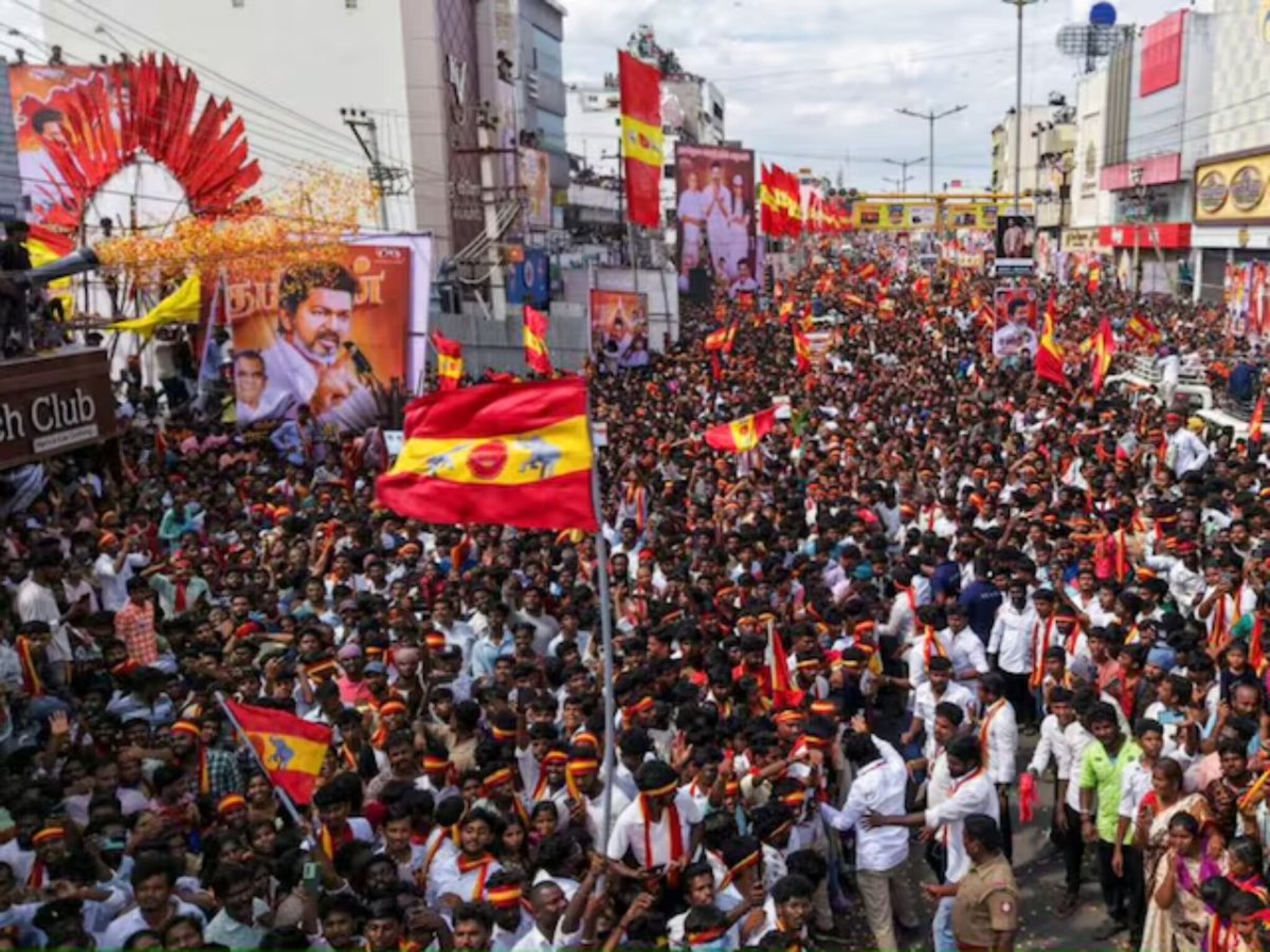 Actor Vijay Rally LIVE: अभिनेता विजय यांच्या सभेत चेंगराचेंगरी, 29 जणांचा मृत्यू; भीषण गर्दीचा कहर, अनेकांचा श्वास गुदमरला