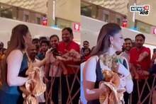फोन्स चोरणारी हिरोईन..! सेल्फी मागणाऱ्या फॅन्सचे मोबाईल घेऊन पळाली उर्वशी रौतेला