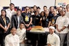बापरे बाप! ‘वडापाव’ चित्रपटाच्या टीमसाठी बनवला भलामोठा वडापाव! वजन किती माहितीए?