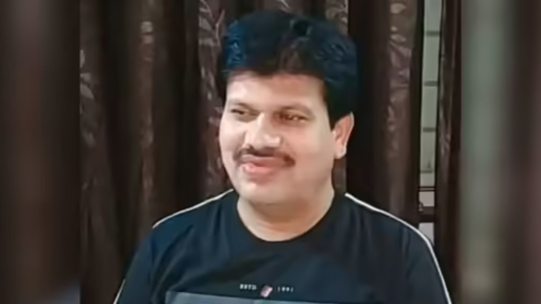 माजी उपसरपंचानंतर बीडमध्ये विस्तार अधिकाऱ्याने संपवलं जीवन, मॉर्निंग वॉकवरून आले, बेडरुममध्ये गेले अन्... 2 तासांनी आढळला मृतदेह