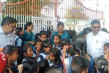 सर,मॅडम जाऊ नका,बदली झालेल्या शिक्षकांना रोखण्यासाठी शाळेचा गेटच बदं केला, विद्यार्थी धाय मोकलून रडले, VIDEO