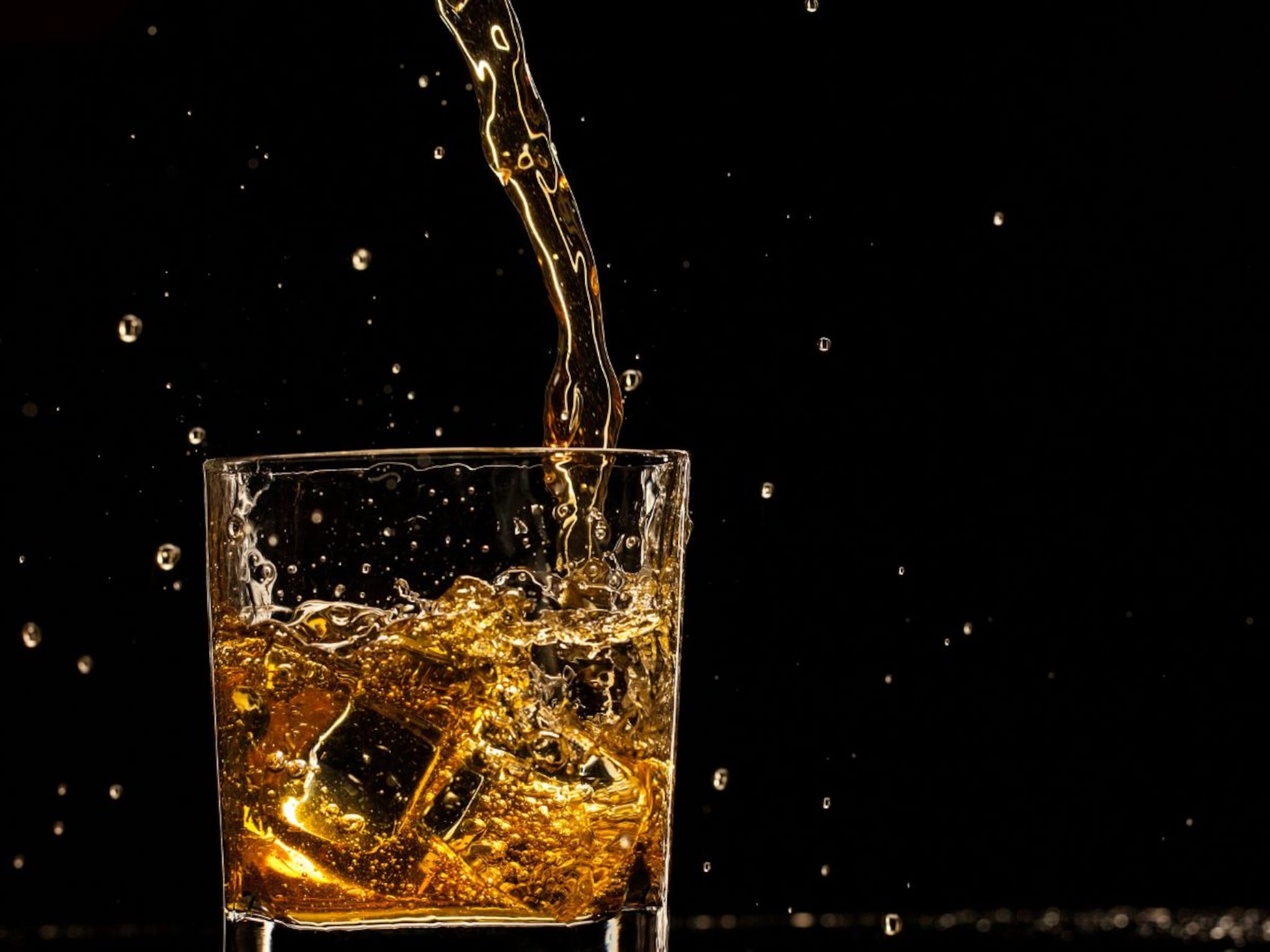 Whiskey : डबल आणि सिंगल मॉल्ट व्हिस्कीमध्ये काय फरक? कोणती स्वस्त किंवा महाग