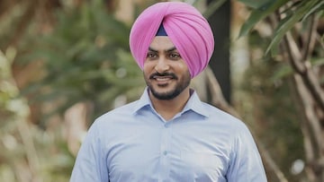 ऑक्टोबरमध्ये Bollywood हळहळलं; एकाच महिन्यात 7 सेलिब्रिटींचं निधन ऑक्टोबरमध्ये Bollywood हळहळलं; एकाच महिन्यात 7 सेलिब्रिटींचं निधन