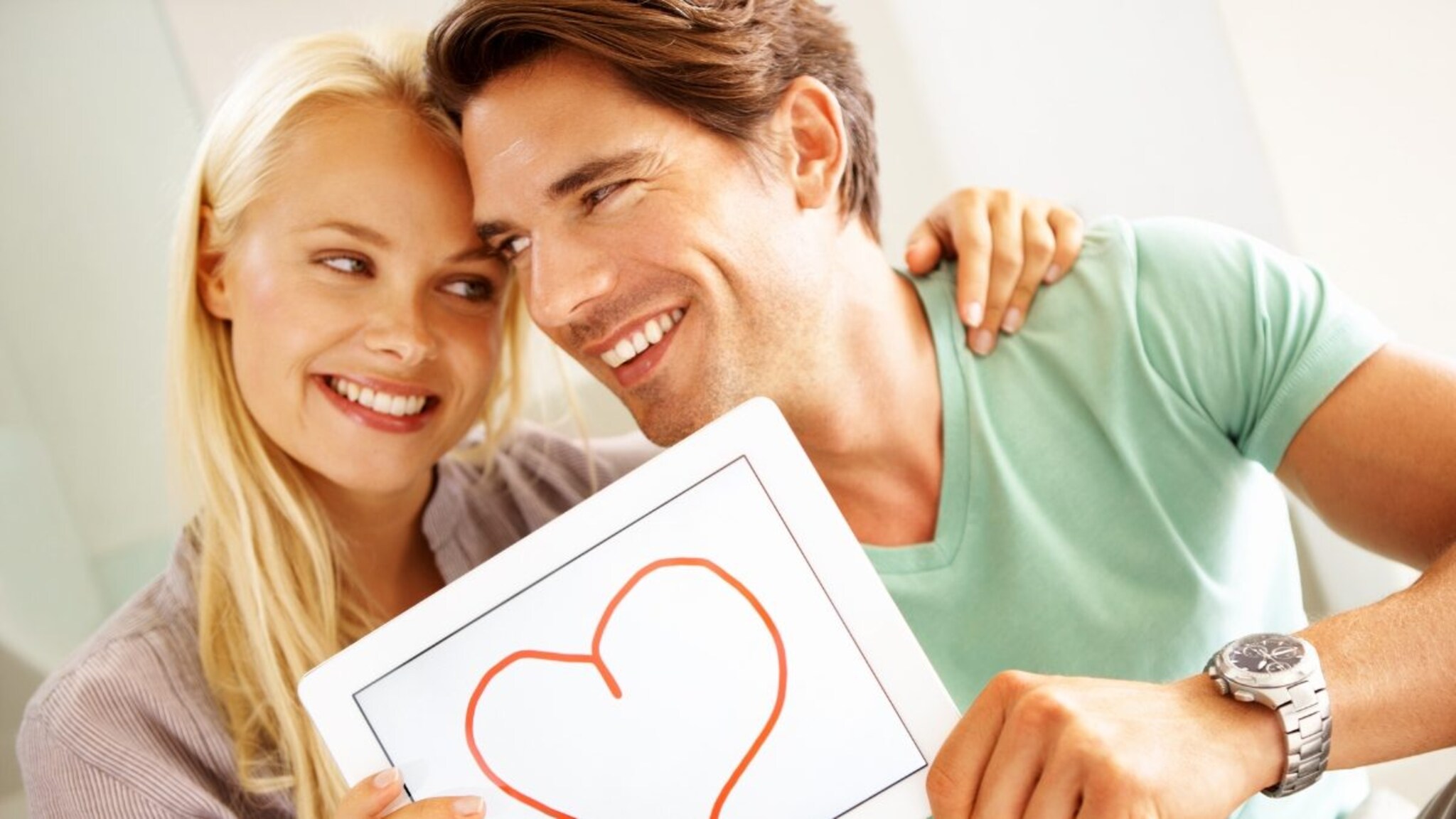 खरं प्रेम कसं ओळखायचं? जाणून घ्या 'हे' 5 'सिक्रेट लव्ह सिग्नल्स', कळेल 'फक्त मित्र' आहे की 'खास' कोणीतरी?