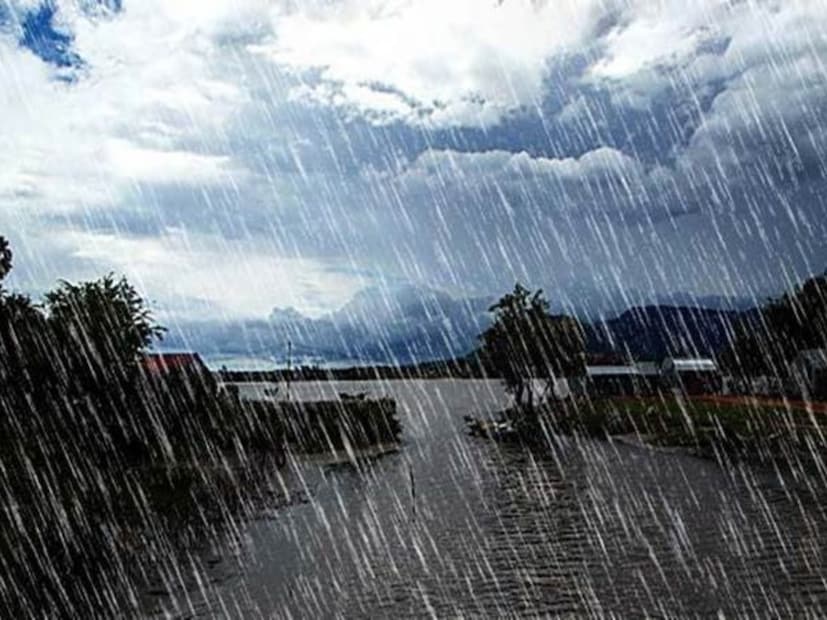 29 ऑक्टोबर बुधवार रोजी मुंबईसह कोकण विभागातही वादळी पावसाचा इशारा देण्यात आला आहे. पालघर, ठाणे, मुंबई, रायगड, रत्नागिरी आणि सिंधुदुर्ग या जिल्ह्यांमध्ये विजांच्या कडकडाटासह आणि वादळी वाऱ्यासह हलक्या ते मध्यम स्वरूपाच्या पावसाची शक्यता वर्तवण्यात आली आहे. या सर्व जिल्ह्यांसाठी यलो अलर्ट जारी करण्यात आला आहे. गुरुवार आणि शुक्रवारी काहीसी अशीच स्थिती राहण्याची शक्यता आहे. 