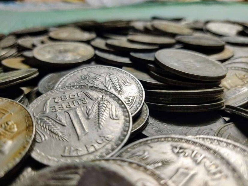 तसं पाहाता  ₹1 च्या नाण्याचं उत्पादन खर्च त्याच्या वास्तविक मूल्यापेक्षा जास्त आहे. 2018 मधील आरटीआयच्या माहितीनुसार, ₹1 च्या नाण्याचा उत्पादन खर्च हा ₹1.11 होता. याचा अर्थ सरकार या नाण्याचं उत्पादन करताना तो मूळ मूल्यापेक्षा जास्त खर्च करत आहे. मुद्रास्फीतीमुळे 2025 पर्यंत हा खर्च आणखी वाढण्याची शक्यता आहे.