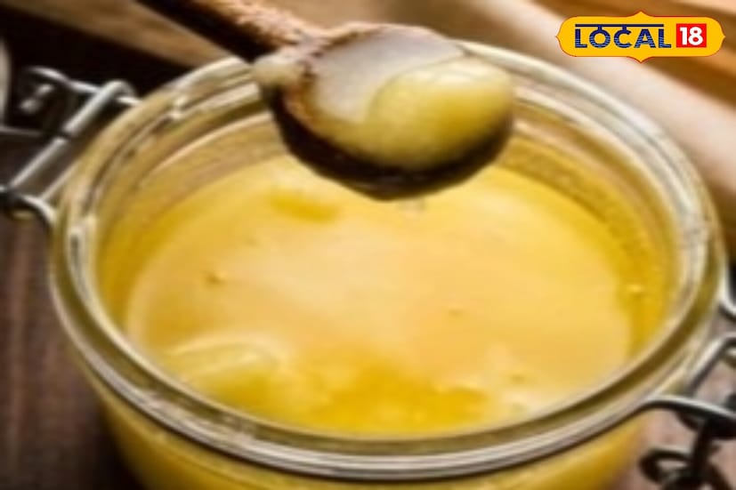 आयुर्वेदिक डॉक्टर नरेंद्र कुमार यांनी सांगितले की, सकाळी उपाशी पोटी दोन चमचे तूप कोमट पाण्यासोबत घेणे फायदेशीर ठरते. मात्र यानंतर एक तास काहीही न खाण्याचा सल्ला दिला जातो. हे शरीराला ऊर्जावान बनवते आणि पचन क्रिया सुरळीत ठेवते. वजन कमी करणारे लोक जेवणापूर्वी कोमट पाण्यासोबत तूप घ्यावे, तर वजन वाढवण्यासाठी जेवणानंतर तुपाचे सेवन करावे.