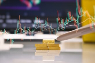 सोन्याचे भाव होणार ₹77000! खरेदीसाठी जात असाल तर आधी पाहा हा रिपोर्ट
