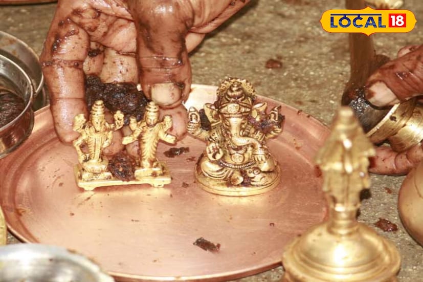 पण आज आम्ही तुम्हाला एक असा घरगुती उपाय सांगणार आहोत, ज्याच्या माध्यमातून तुमच्या घरी ठेवलेल्या देवाच्या पितळेच्या मूर्ती सोन्यासारख्या चमकू लागतील.