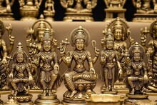 Diwali Tips : दिवाळीपूर्वी देवाच्या भांड्यांसोबतच मूर्तीही चमकतील! 'या' पद्धतीने करा स्वच्छता..