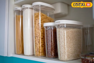 प्लास्टिकचे डबे चिकट झालेत? या युक्तीने साफ करा, तेल-हळदीचे डागही सहज निघतील.. प्लास्टिकचे डबे चिकट झालेत? या युक्तीने साफ करा, तेल-हळदीचे डागही सहज निघतील..