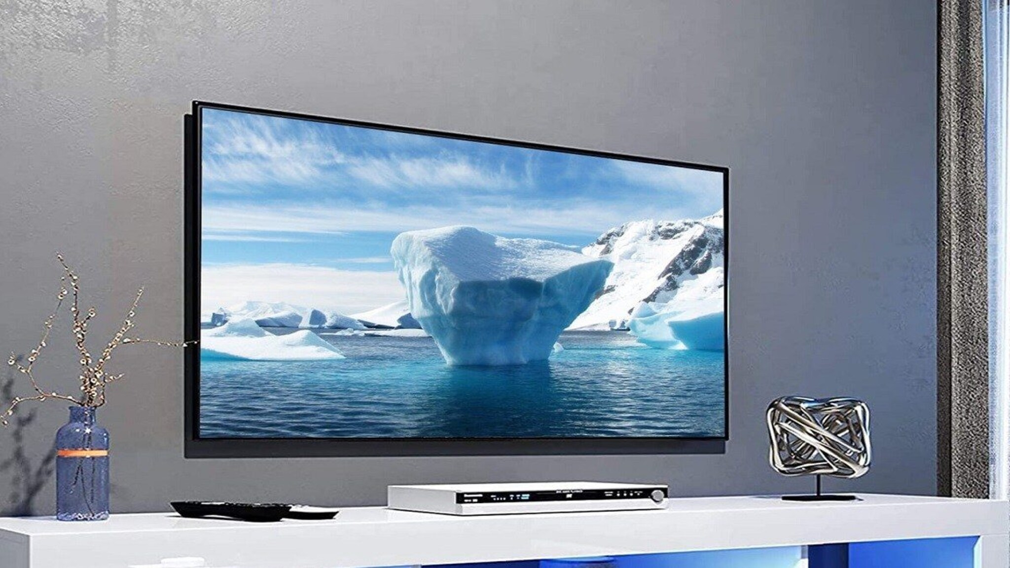 तुमच्यासाठी कोणता Smart TV बेस्ट? फक्त या गोष्टींकडे ठेवा लक्ष, वाचतील हजारो रुपये 