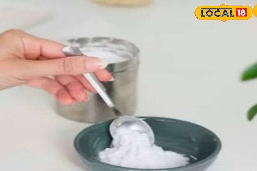 होय, शेवाळ काढून टाकण्याचा सर्वात प्रभावी आणि सोपा मार्ग म्हणजे पांढरा चुना पावडर किंवा ब्लीचिंग पावडर वापरणे. त्यात सोडियम हायपोक्लोराइट नावाचा घटक असतो, जो पाणी आणि पृष्ठभाग निर्जंतुक करण्यासाठी देखील उपयुक्त आहे.