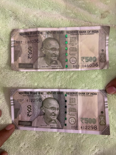 भारतीय रिझर्व्ह बँकेच्या अहवालानुसार, वित्त वर्ष 2024-25 मध्ये तब्बल 2.17 लाख नकली नोटा पकडल्या गेल्या, त्यापैकी 1.17 लाख या ₹500 च्या होत्या. 500 रुपयांच्या नोटांच्या प्रचलनात तब्बल 37 टक्क्यांनी वाढ झाल्याचंही RBI च्या आकडेवारीत दिसतं. म्हणजेच, खोट्या नोटांचं प्रमाणही त्याच वेगाने वाढतंय.