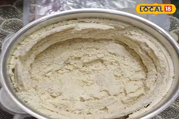 दिवाळीत साखरेऐवजी बनवा गुळाची काजूकतली! बनवायला सोपी, खायला टेस्ट-हेल्दी दिवाळीत साखरेऐवजी बनवा गुळाची काजूकतली! बनवायला सोपी, खायला टेस्ट-हेल्दी