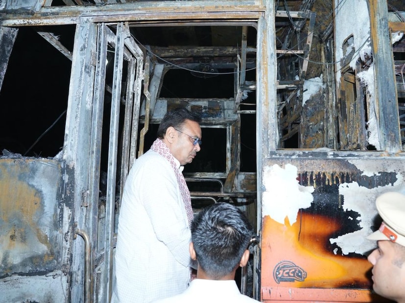 जवान आणि स्थानिकांनी जेसीबीच्या मदतीने बसचा गेट तोडून आत अडकलेल्या प्रवाशांना बाहेर काढले. जैसलमेरहून अग्निशमन दल (Fire Brigade) येण्यास सुमारे ४५ मिनिटांचा उशीर झाला, तोपर्यंत बस पूर्णपणे जळून खाक झाली होती. 