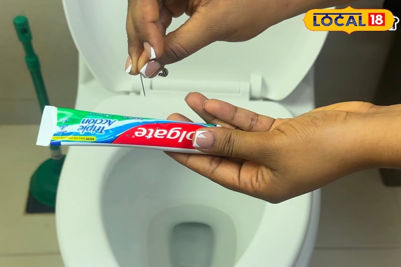 सोशल मीडियावर एक अनोखी युक्ती वेगाने व्हायरल होत आहे. व्हिडिओमध्ये लोक त्यांच्या बाथरूममधील वास काढून टाकण्यासाठी आणि ते चमकत राहण्यासाठी टूथपेस्ट वापरतात असे दाखवले आहे. ही पद्धत विचित्र वाटू शकते, परंतु ज्यांनी ती वापरून पाहिली आहे ते म्हणत आहेत की ती खूप प्रभावी आहे.