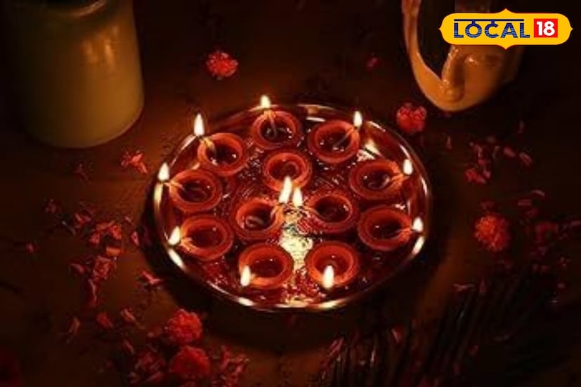नरकासुराच्या वधानंतर सर्वत्र प्रकाश पसरला आणि लोकांनी उत्सवात दिवे लावले. तेव्हापासून ही परंपरा चालू आहे. शेणाचे दिवे लावणे ही केवळ एक परंपरा नाही तर अंधारावर प्रकाशाच्या विजयाचे प्रतीक देखील आहे.