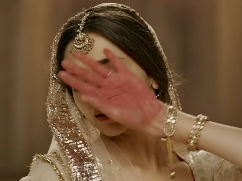 deepika padukone back