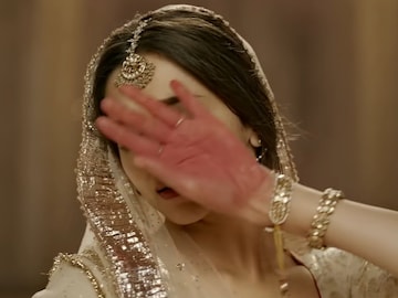 'कोणासोबत झोपायचं ही माझी मर्जी', हे काय बोलून गेली भारताची नंबर 1 हिरोईन? 'कोणासोबत झोपायचं ही माझी मर्जी', हे काय बोलून गेली भारताची नंबर 1 हिरोईन?