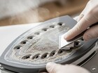 लोखंडी इस्त्रीचा तळ जळाला आहे? हे उपाय वापरा, 5 मिनिटांत इस्त्रीहोईल नव्यासारखी