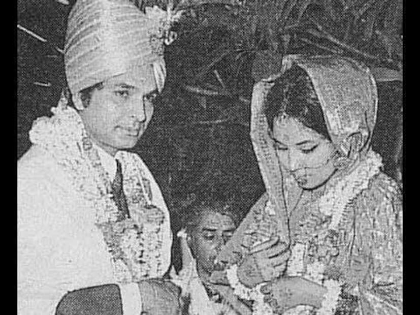 असरानी यांच्या मृत्यपश्चात त्यांची पत्नी मंजू असरानी आहे.  त्यांच्या लग्नाला 50 वर्षांहून अधिक काळ लोटला आहे. त्यांचे लग्न मोठ्या थाटामाटात झालं होतं. 