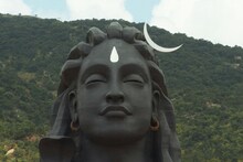 ShivShankar: शंभू महादेवाच्या मस्तकावर चंद्र का? जाणून घ्या डाव्याच बाजूला चंद्र असण्याचं रहस्य