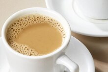 Tea And Oral Health : चहा प्यायल्यानंतर की त्यापूर्वी, कधी पाणी पिणं सुरक्षित? तज्ज्ञांनी दिली अचूक माहिती