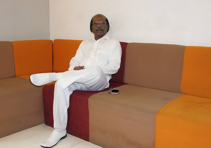 केरळमधील त्रिशूर इथे रहिवासी असलेले रामचंद्रन यांचा हा प्रवास त्यांच्या शालेय जीवनापासून सुरू होतो. त्यांनी सेंट थॉमस कॉलेजमधून बी.कॉमची पदवी पूर्ण केली आणि पदव्युत्तर शिक्षणानंतर एक अकाउंटंट म्हणून काम करण्यास सुरुवात केली. अकाउंटंटची नोकरी चांगली असली तरी, त्यांचे स्वप्न पहिल्यापासूनच स्वतःचा व्यवसाय सुरू करण्याचे होते. रामचंद्रन यांना नेहमीच काहीतरी नवीन आणि सर्जनशील उत्पादन बनवण्याचा ध्यास होता. सुरुवातीपासूनच, त्यांना कपडे धुण्यासाठी उपयुक्त ठरेल, असे साधन बनवायचे होते.